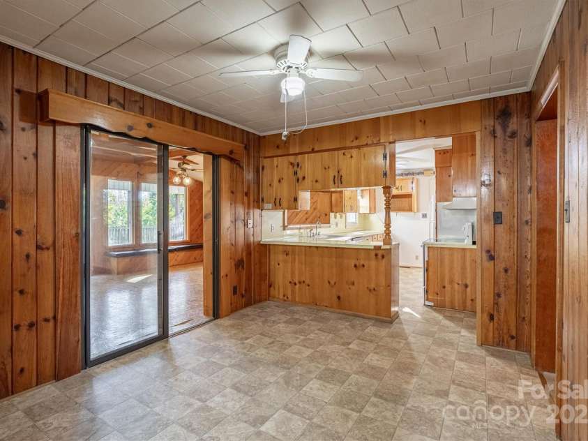 2986 Green Pasture Lane, Valdese, NC 28690.  MLS# CAR4319776, YatesRealty ID 9677. Dining