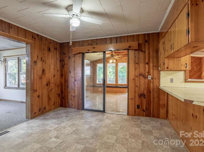 2986 Green Pasture Lane, Valdese, NC 28690.  MLS# CAR4319776, YatesRealty ID 9677. Dining
