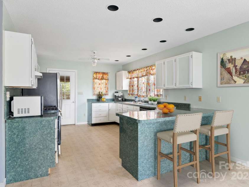 45 Lela Lane, Alexander, NC 28701.  MLS# CAR4133581, YatesRealty ID 9678. 