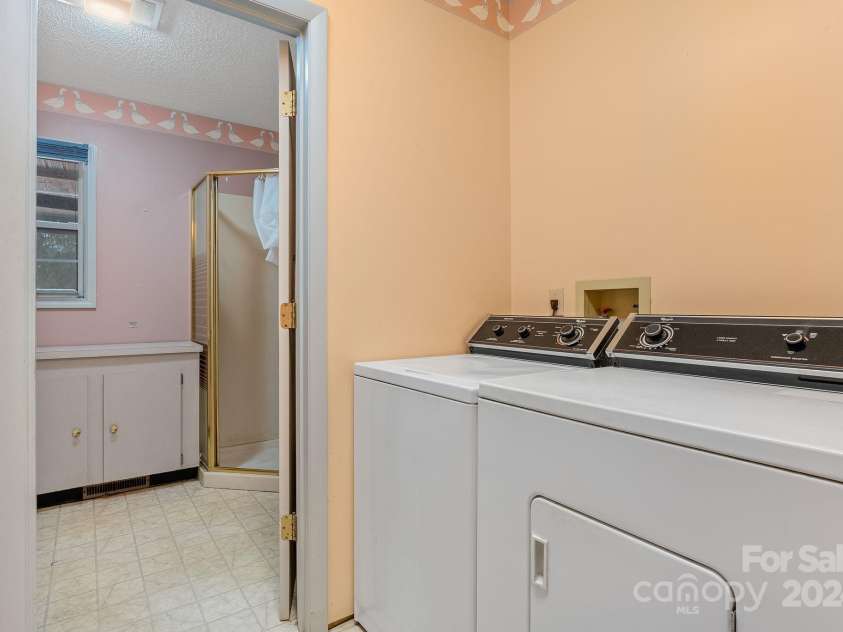 45 Lela Lane, Alexander, NC 28701.  MLS# CAR4133581, YatesRealty ID 9678. 