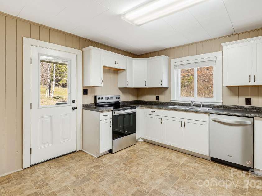 81 Deep Creek Cemetery Road, Bryson City, NC 28713.  MLS# CAR4224937, YatesRealty ID 9679. Updated Kitchen