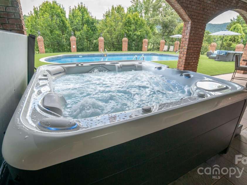 2770 Lakeview Drive, Lenoir, NC 28645.  MLS# CAR4274272, YatesRealty ID 968. 6 seat new hot tub
