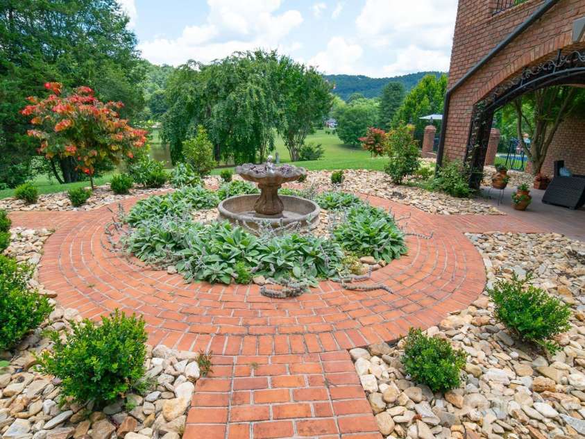 2770 Lakeview Drive, Lenoir, NC 28645.  MLS# CAR4274272, YatesRealty ID 968. Private Garden