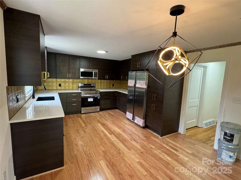 1305 5th Avenue, Lexington, NC 27295.  MLS# CAR4250396, YatesRealty ID 9681. 