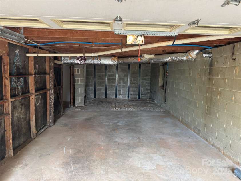 1305 5th Avenue, Lexington, NC 27295.  MLS# CAR4250396, YatesRealty ID 9681. 