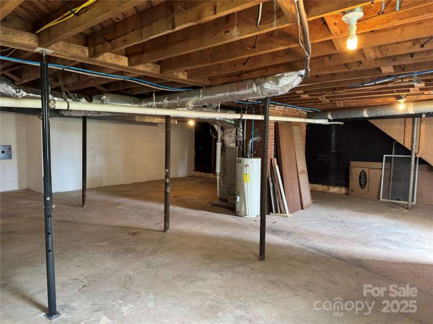 1305 5th Avenue, Lexington, NC 27295.  MLS# CAR4250396, YatesRealty ID 9681. 