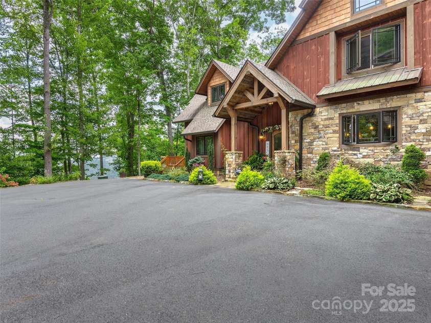 115 Loafer Lane, Waynesville, NC 28785.  MLS# CAR4223223, YatesRealty ID 9682. 