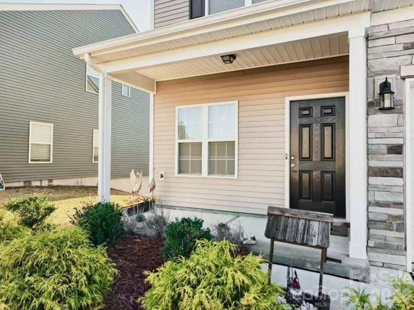 14432 Targert Lane, Charlotte, NC 28278.  MLS# CAR4353977, YatesRealty ID 9682. 