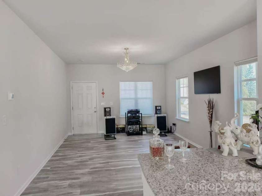 14432 Targert Lane, Charlotte, NC 28278.  MLS# CAR4353977, YatesRealty ID 9682. 