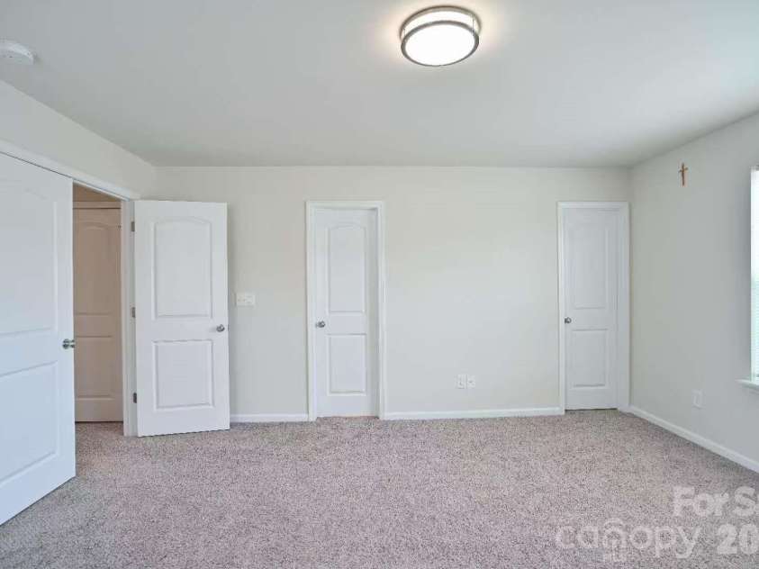 14432 Targert Lane, Charlotte, NC 28278.  MLS# CAR4353977, YatesRealty ID 9682. 