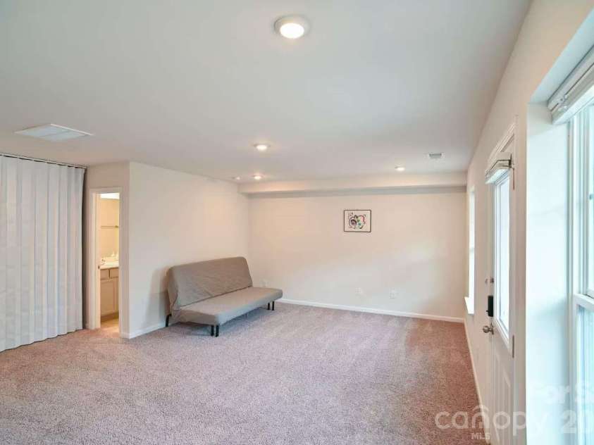 14432 Targert Lane, Charlotte, NC 28278.  MLS# CAR4353977, YatesRealty ID 9682. 