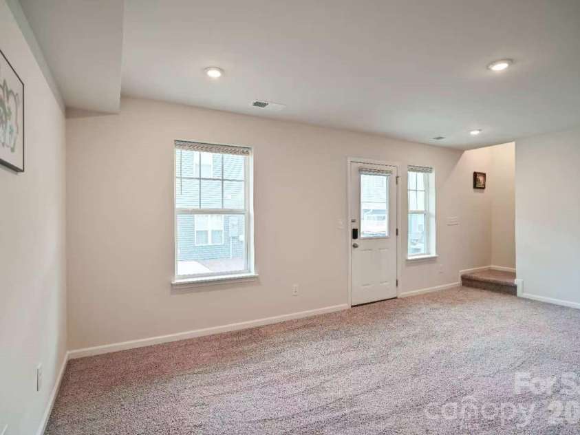 14432 Targert Lane, Charlotte, NC 28278.  MLS# CAR4353977, YatesRealty ID 9682. 