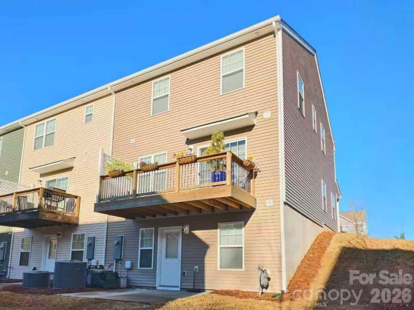 14432 Targert Lane, Charlotte, NC 28278.  MLS# CAR4353977, YatesRealty ID 9682. 