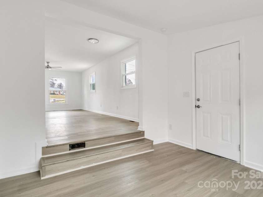 4501 Knollcrest Drive, Charlotte, NC 28208.  MLS# CAR4223983, YatesRealty ID 9683. 