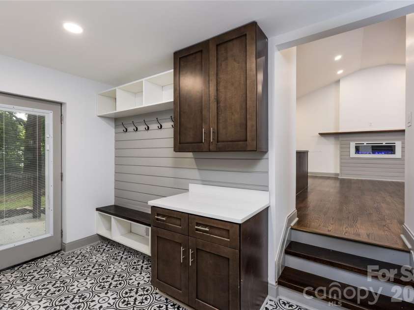 6721 Knightswood Drive, Charlotte, NC 28226.  MLS# CAR4363157, YatesRealty ID 9684. 