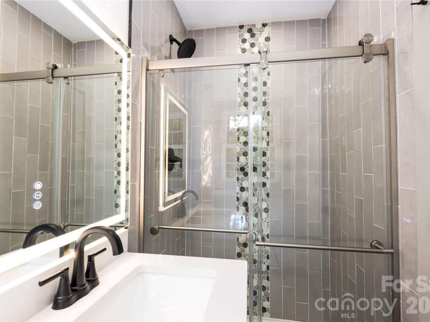 6721 Knightswood Drive, Charlotte, NC 28226.  MLS# CAR4363157, YatesRealty ID 9684. 