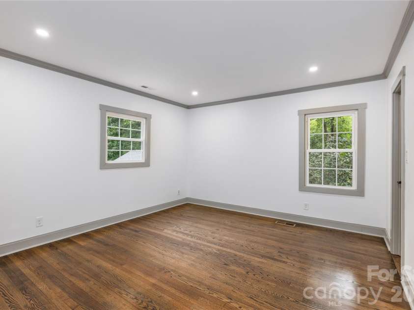 6721 Knightswood Drive, Charlotte, NC 28226.  MLS# CAR4363157, YatesRealty ID 9684. 