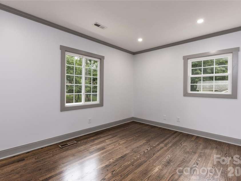 6721 Knightswood Drive, Charlotte, NC 28226.  MLS# CAR4363157, YatesRealty ID 9684. 