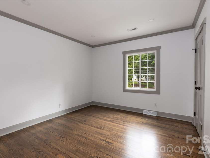 6721 Knightswood Drive, Charlotte, NC 28226.  MLS# CAR4363157, YatesRealty ID 9684. 