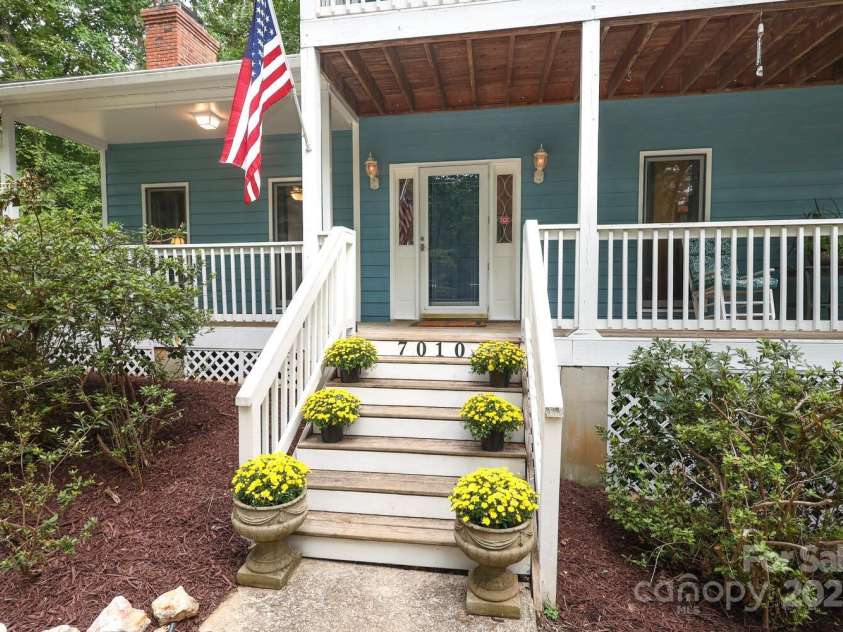 7010 Rock Island Road, Charlotte, NC 28278.  MLS# CAR4295438, YatesRealty ID 9685. 