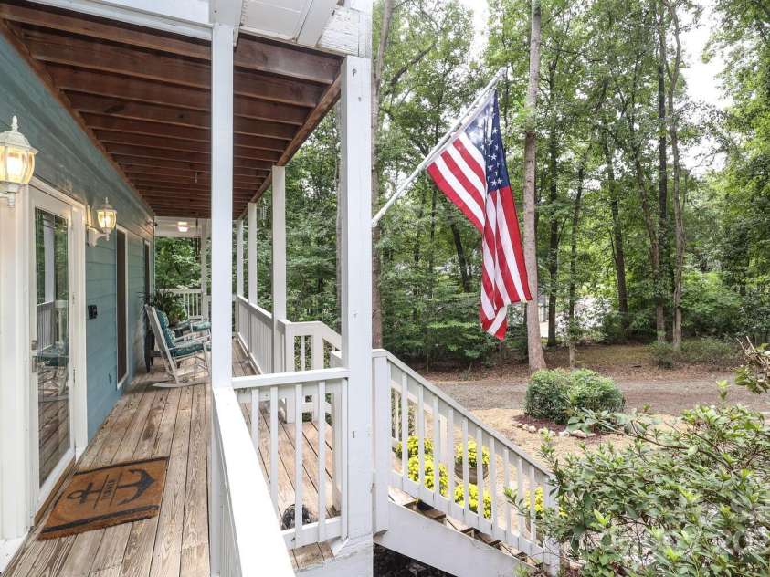 7010 Rock Island Road, Charlotte, NC 28278.  MLS# CAR4295438, YatesRealty ID 9685. 