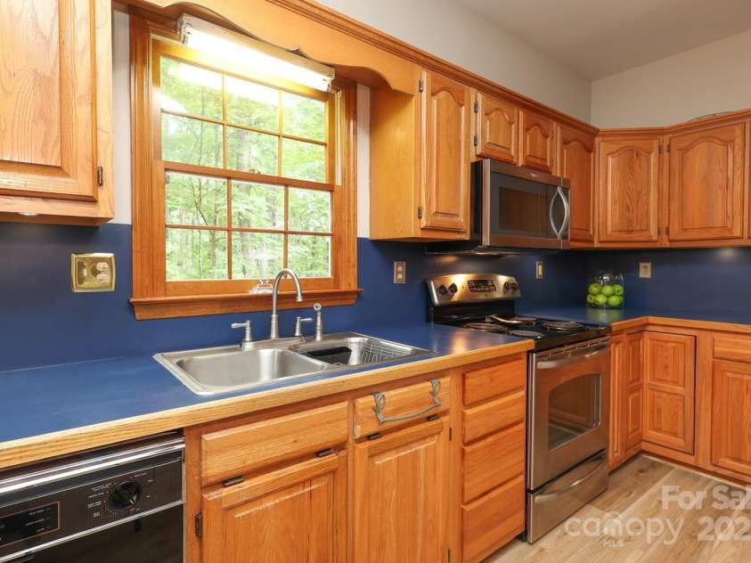 7010 Rock Island Road, Charlotte, NC 28278.  MLS# CAR4295438, YatesRealty ID 9685. 