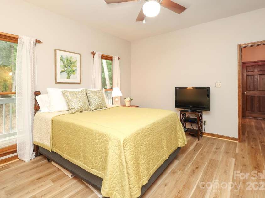 7010 Rock Island Road, Charlotte, NC 28278.  MLS# CAR4295438, YatesRealty ID 9685. 