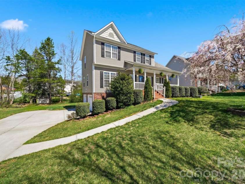 2410 27th Avenue Circle, Hickory, NC 28601.  MLS# CAR4361846, YatesRealty ID 9686. 