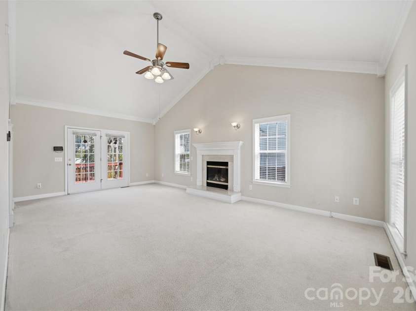2410 27th Avenue Circle, Hickory, NC 28601.  MLS# CAR4361846, YatesRealty ID 9686. 