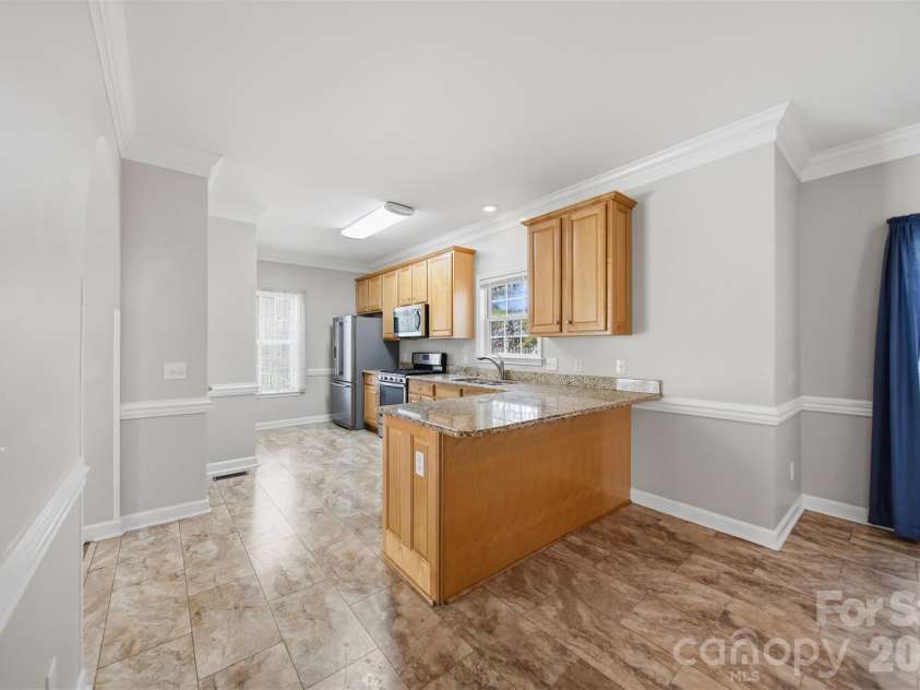 2410 27th Avenue Circle, Hickory, NC 28601.  MLS# CAR4361846, YatesRealty ID 9686. 