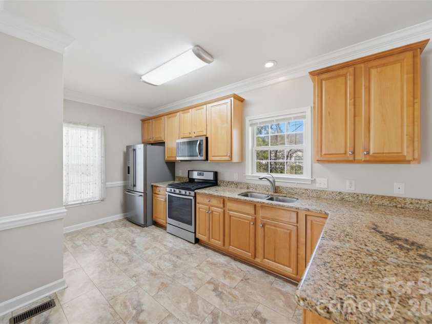 2410 27th Avenue Circle, Hickory, NC 28601.  MLS# CAR4361846, YatesRealty ID 9686. 