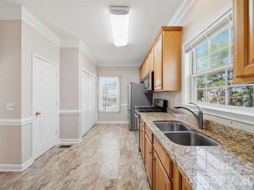2410 27th Avenue Circle, Hickory, NC 28601.  MLS# CAR4361846, YatesRealty ID 9686. 