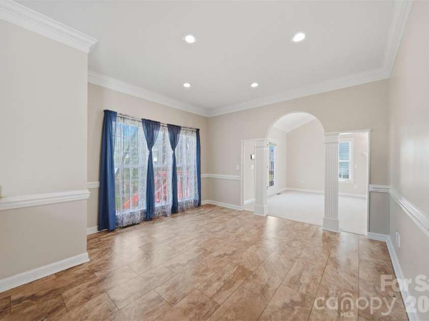 2410 27th Avenue Circle, Hickory, NC 28601.  MLS# CAR4361846, YatesRealty ID 9686. 