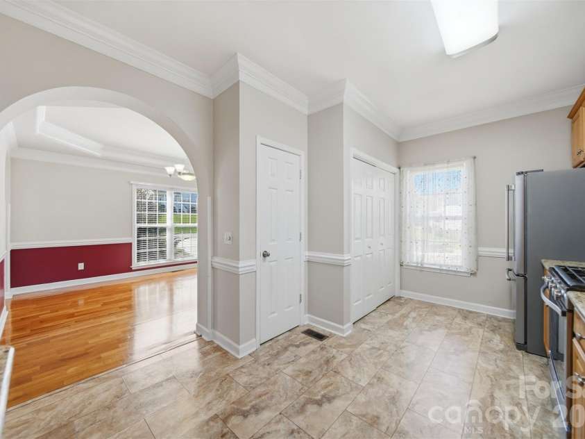 2410 27th Avenue Circle, Hickory, NC 28601.  MLS# CAR4361846, YatesRealty ID 9686. 