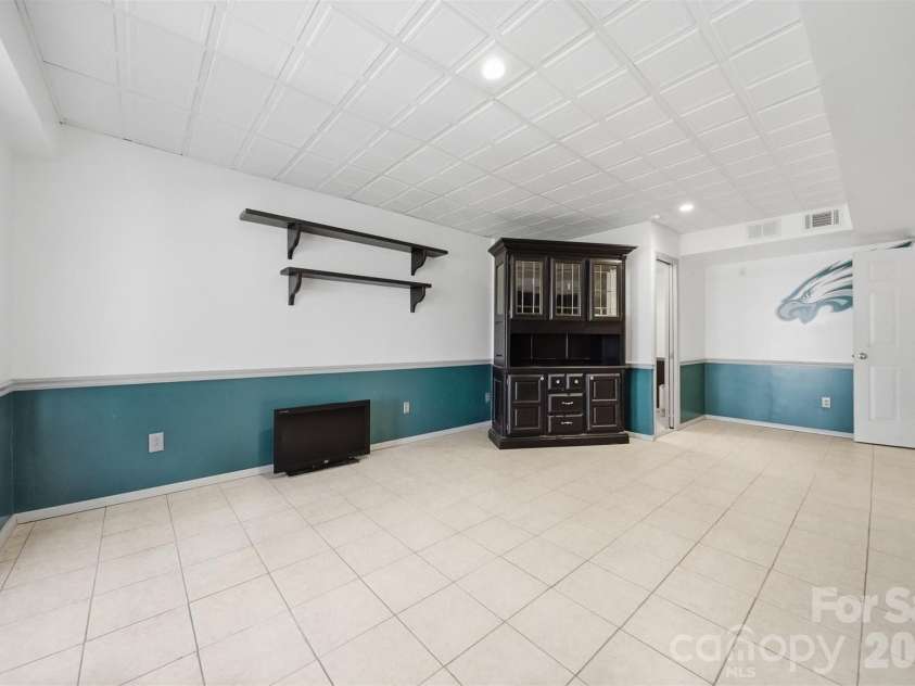 2410 27th Avenue Circle, Hickory, NC 28601.  MLS# CAR4361846, YatesRealty ID 9686. 