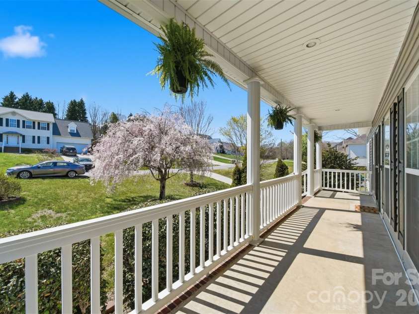 2410 27th Avenue Circle, Hickory, NC 28601.  MLS# CAR4361846, YatesRealty ID 9686. 