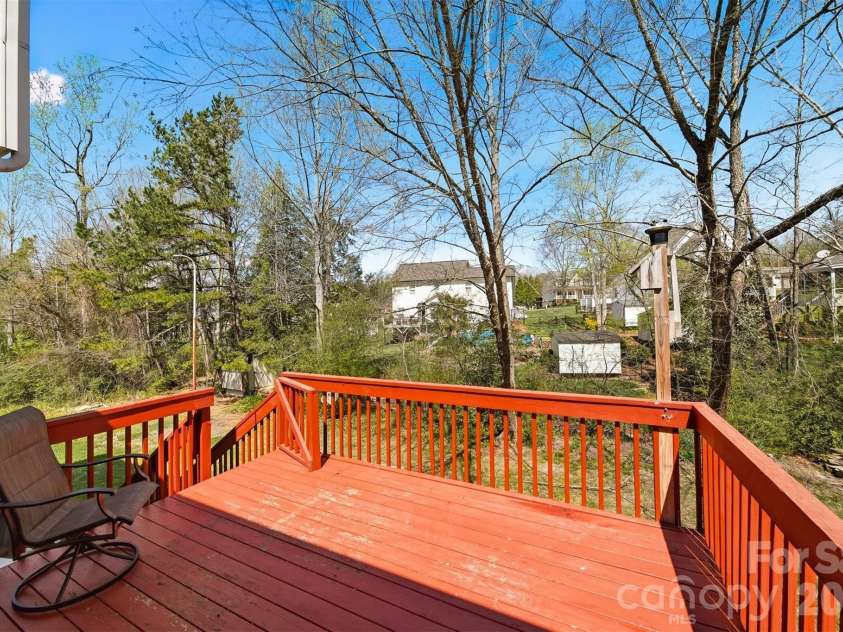 2410 27th Avenue Circle, Hickory, NC 28601.  MLS# CAR4361846, YatesRealty ID 9686. 