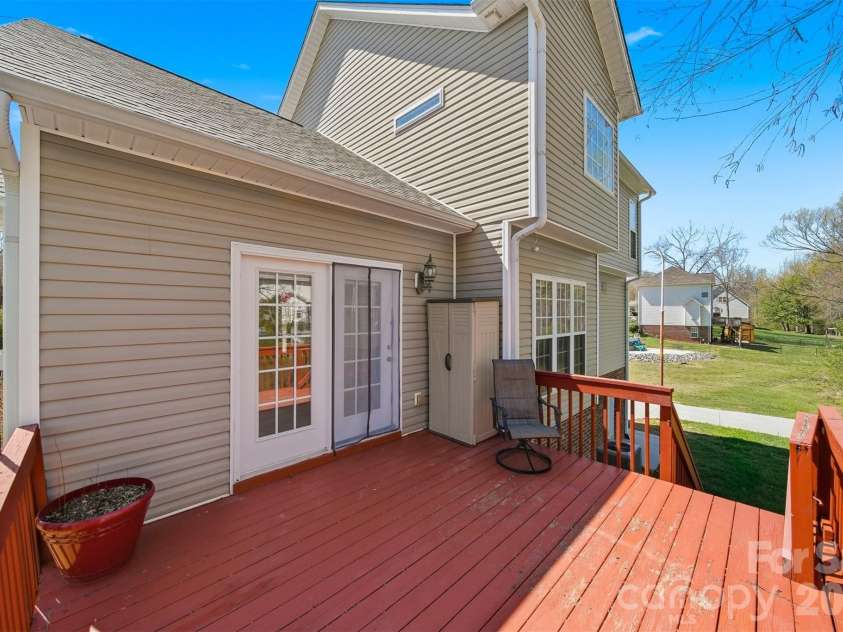 2410 27th Avenue Circle, Hickory, NC 28601.  MLS# CAR4361846, YatesRealty ID 9686. 