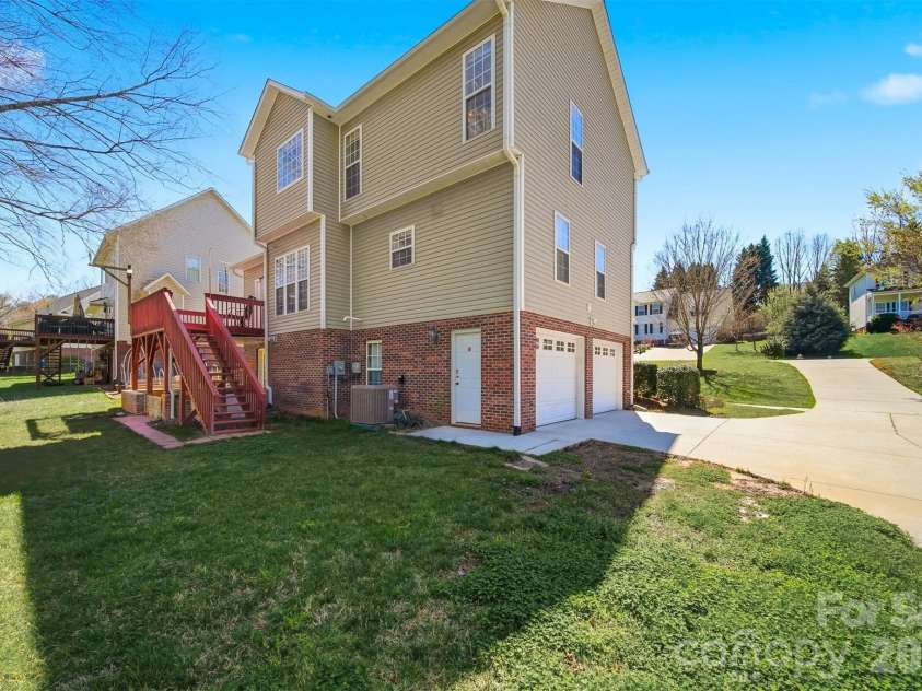 2410 27th Avenue Circle, Hickory, NC 28601.  MLS# CAR4361846, YatesRealty ID 9686. 