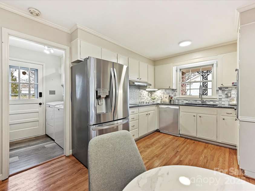 4132 Sulkirk Road, Charlotte, NC 28210.  MLS# CAR4223769, YatesRealty ID 9687. Kitchen