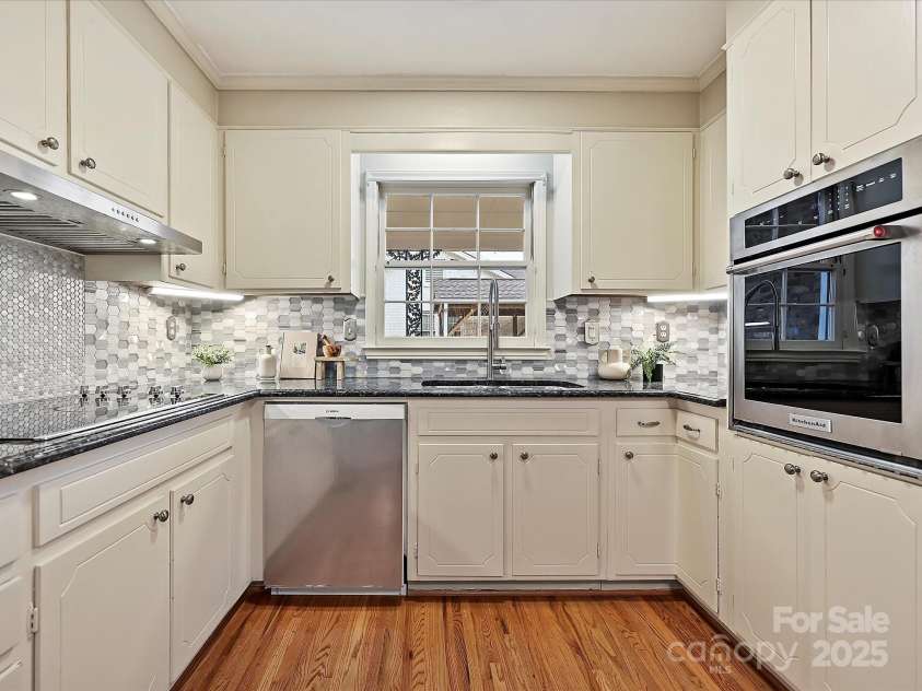 4132 Sulkirk Road, Charlotte, NC 28210.  MLS# CAR4223769, YatesRealty ID 9687. Kitchen