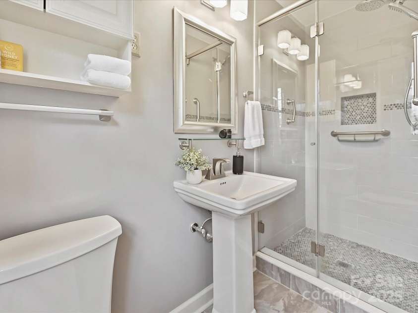 4132 Sulkirk Road, Charlotte, NC 28210.  MLS# CAR4223769, YatesRealty ID 9687. Primary Bathroom
