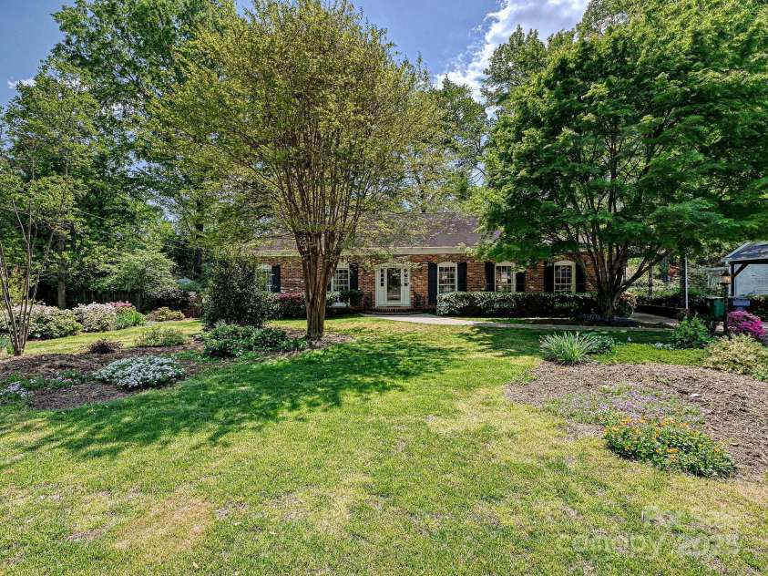4132 Sulkirk Road, Charlotte, NC 28210.  MLS# CAR4223769, YatesRealty ID 9687. Welcome Home!