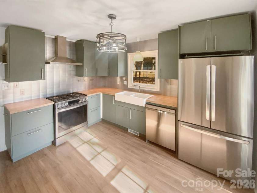 4661 Easthaven Drive, Charlotte, NC 28212.  MLS# CAR4336161, YatesRealty ID 9689. 