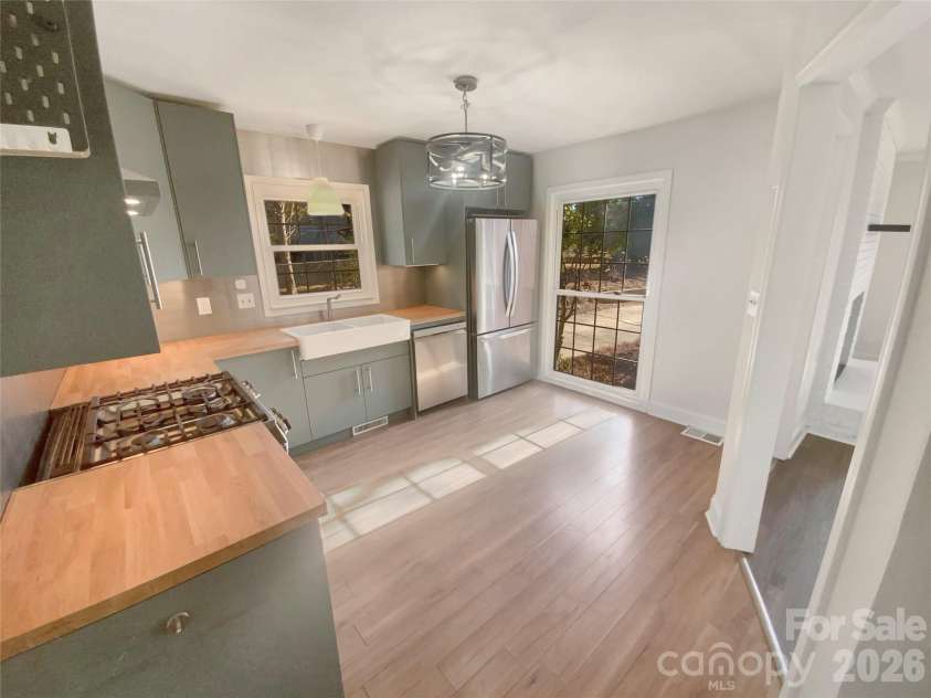 4661 Easthaven Drive, Charlotte, NC 28212.  MLS# CAR4336161, YatesRealty ID 9689. 