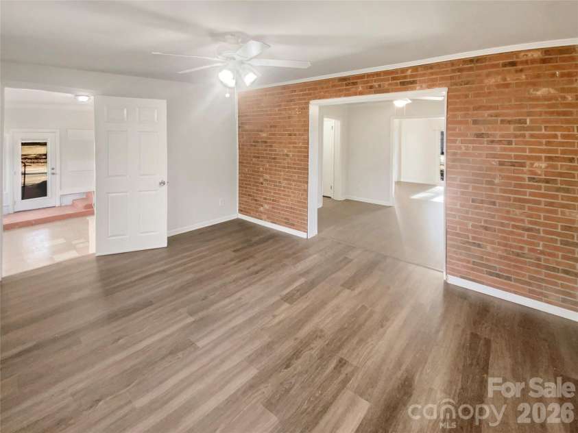 4661 Easthaven Drive, Charlotte, NC 28212.  MLS# CAR4336161, YatesRealty ID 9689. 