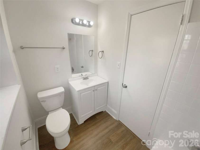 4661 Easthaven Drive, Charlotte, NC 28212.  MLS# CAR4336161, YatesRealty ID 9689. 