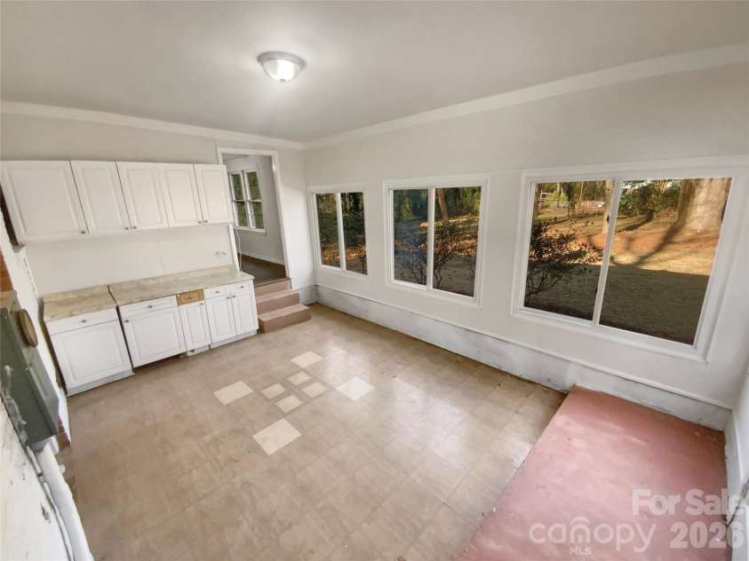 4661 Easthaven Drive, Charlotte, NC 28212.  MLS# CAR4336161, YatesRealty ID 9689. 