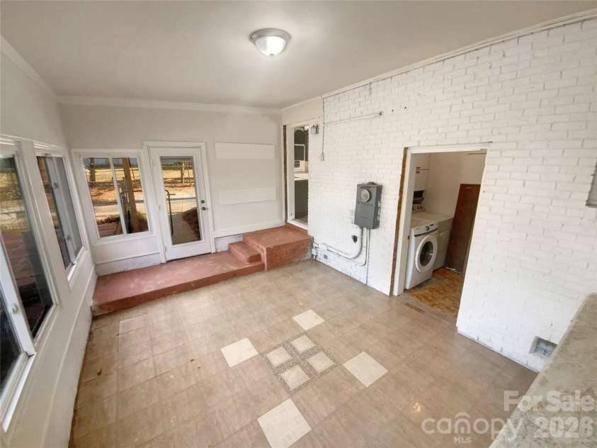 4661 Easthaven Drive, Charlotte, NC 28212.  MLS# CAR4336161, YatesRealty ID 9689. 