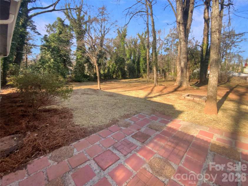 4661 Easthaven Drive, Charlotte, NC 28212.  MLS# CAR4336161, YatesRealty ID 9689. 